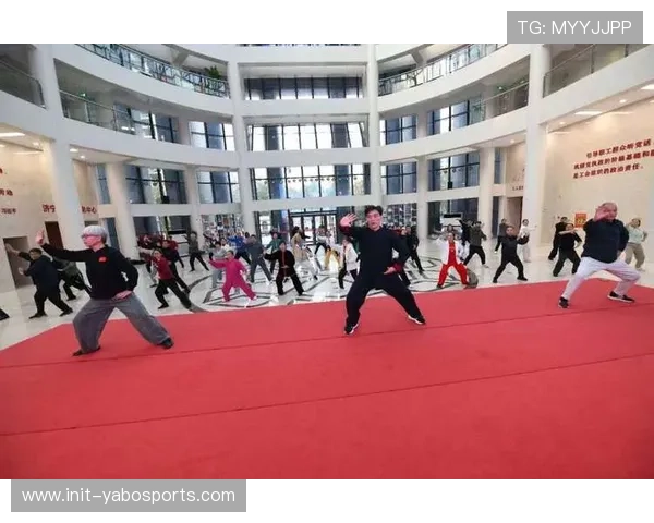 社会体育指导员付称霸传授太极，公益培训进社区